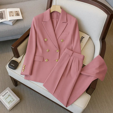 Traje Sastre Femenino de Corte Elegante con Botonería Metálica