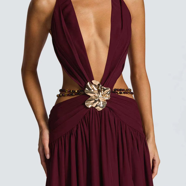 Vestido Largo Borgoña Elegante Cut-Out con Flor Dorada y Abertura Alta