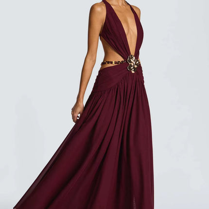 Vestido Largo Borgoña Elegante Cut-Out con Flor Dorada y Abertura Alta